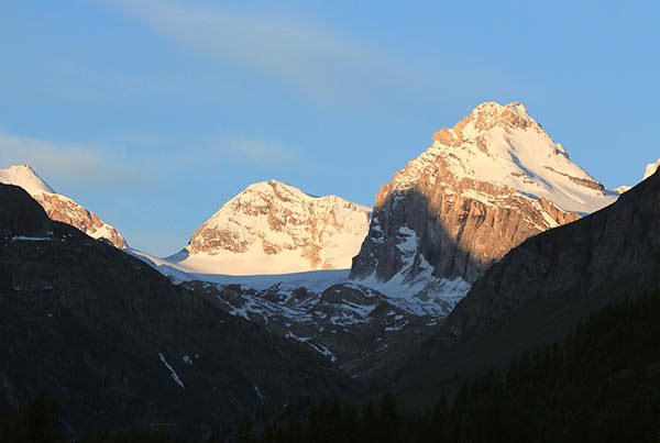 Guided hiking tour in the Aosta Valley.