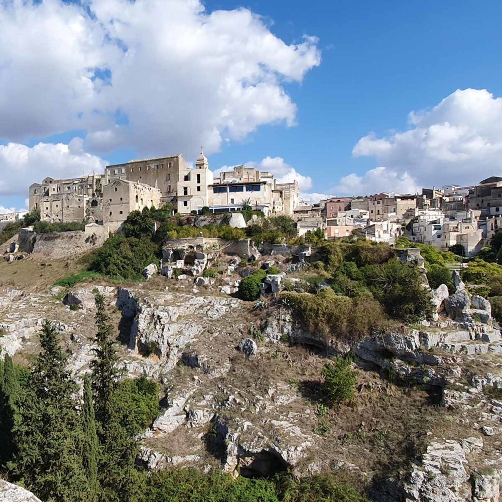 Cave dwelling in Gavina di Puglia. Tours in Apulia, Italy.