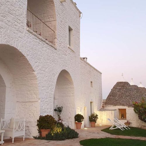 Boutique hotel in Apulia (Puglia). Beautiful rooms in traditional trulli. Italian tours